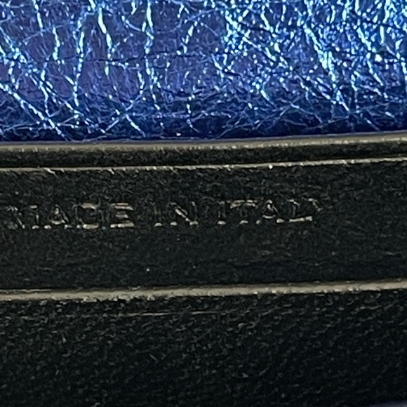 SOLD 💙Cool metallic blue quilted envelope card wallet💙 - Picture 12 of 12